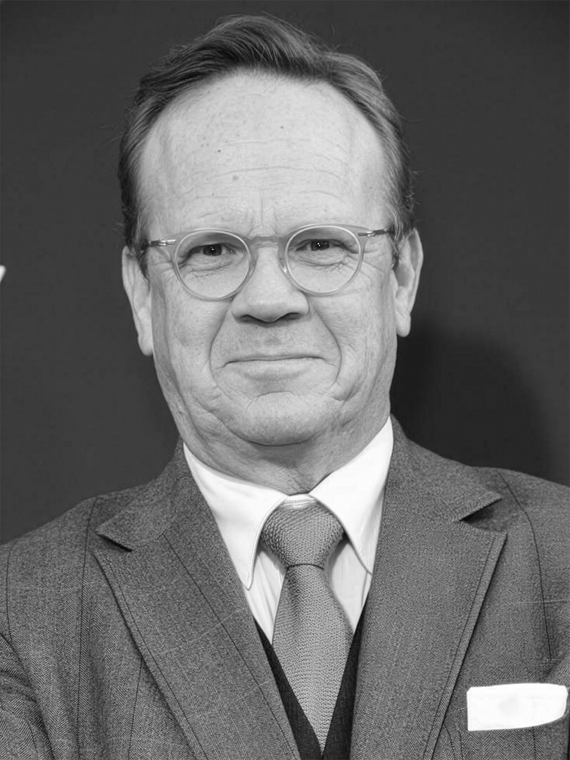 Peter Mackenzie's headshot